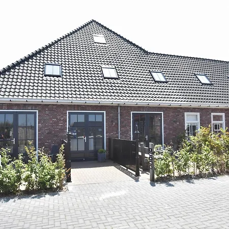 In North Holland Near Beach, Cleaning Included Каллантсог