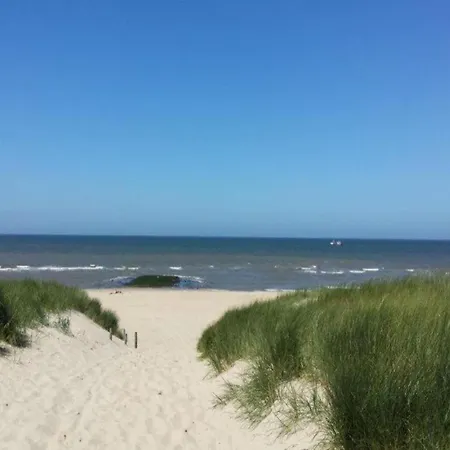 In North Holland Near Beach, Cleaning Included Апартаменты